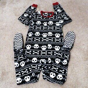 CIRCO Sleepwear YOUTH MEDIUM (M) Footed Pajamas, Zippered, Black & White w/ Red